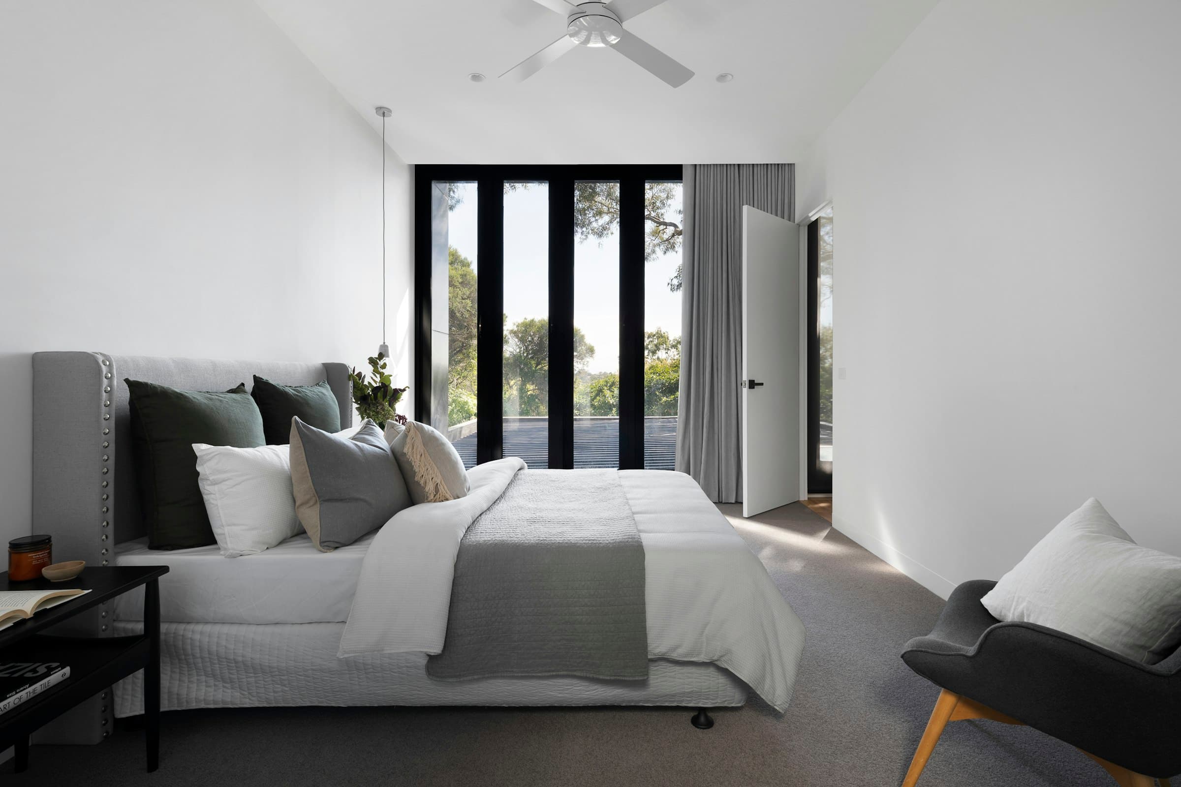 Cosy living room with soft lighting and plants, a welcoming home environment
